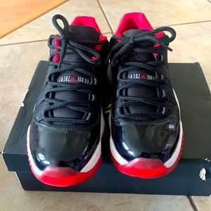 Air Jordan 11 Retro Low Breds (Black/True Red-White)